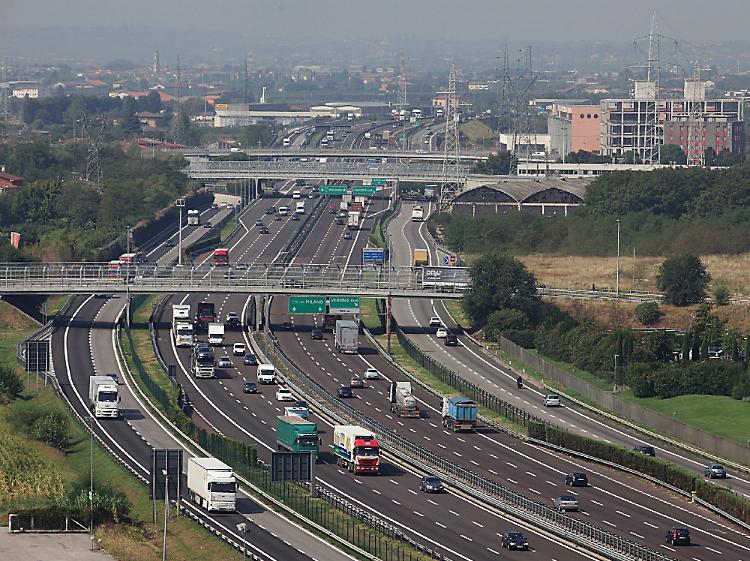 L'autostrada A 4 nei pressi di Verona