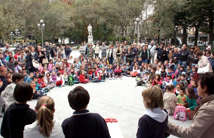 Gli alunni della Colombo Aporti per la pace