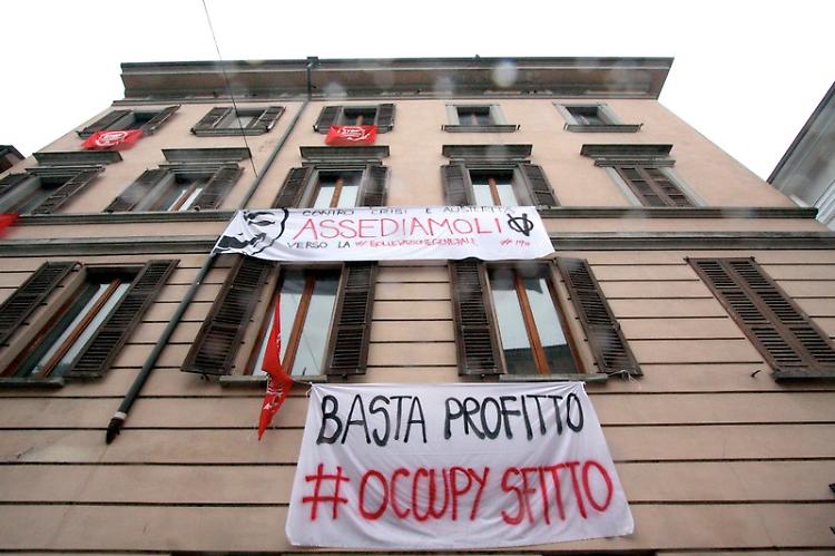 Case occupate in via Platina, ordine di sgombero