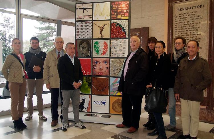 Il gruppo degli Artisti&Associati alla consegna dell'opera