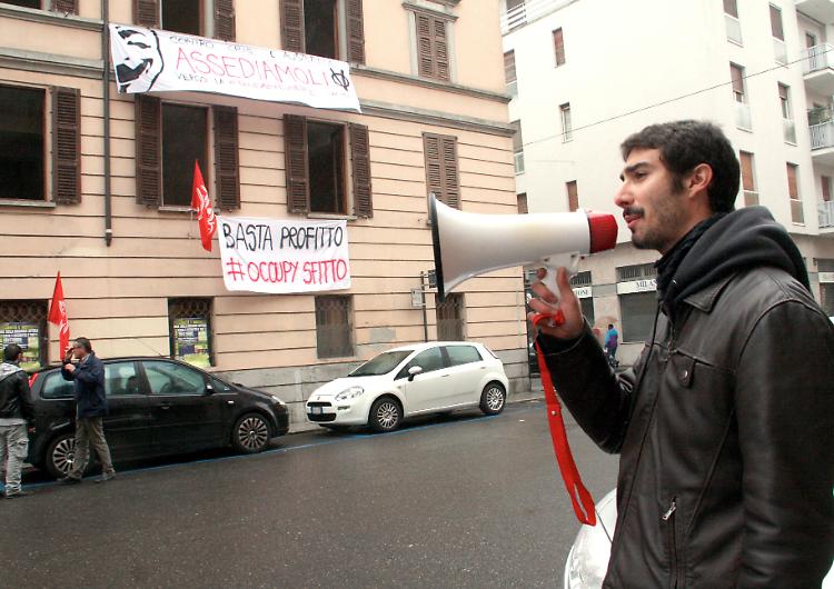 Una casa per tutti gli abusivi della palazzina di via Platina
