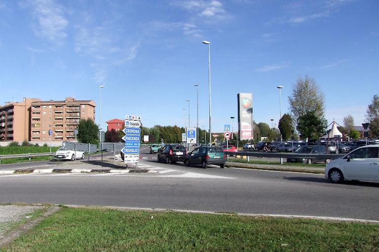 Il parcheggio del Gran Rondò, il centro commerciale sta per allargarsi
