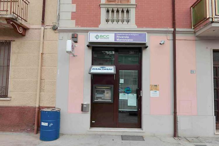 Colpo in banca, bottino ingente