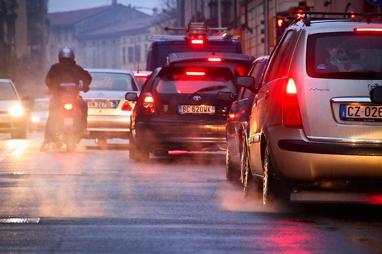 Gli scarichi delle auto sono tra i responsabili dell'inquinamento atmosferico