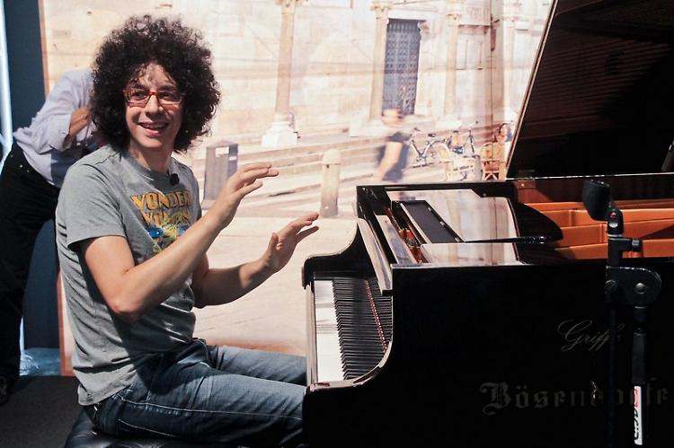 Allevi in concerto al Ponchielli