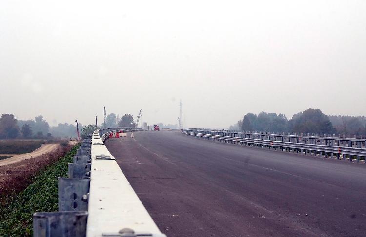 Un tratto della costruenda autostrada nei pressi di Fara Olivana