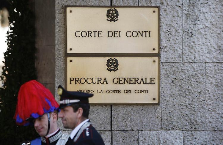 Pagata, ma finta infortunata. Condannata dalla Corte dei Conti