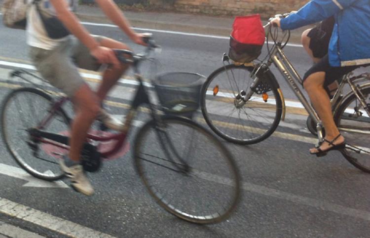 Ciclisti super tutelati, troppi ne approfittano