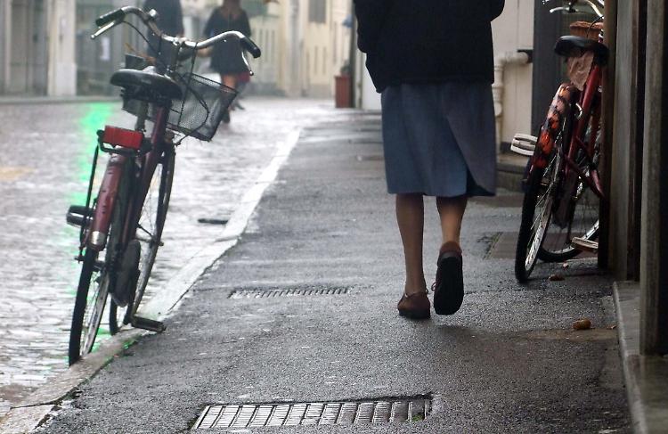 I marciapiedi da rifare sono una delle richieste degli esercenti