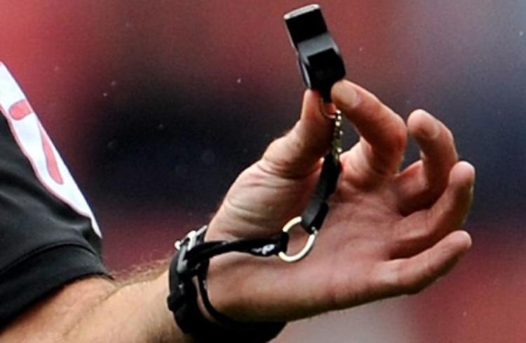 arbitro fischietto
