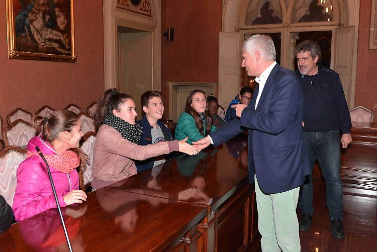 I cuori d'oro dei ragazzi della colonia