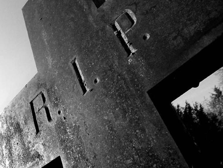 Avviso di sfratto anche ai morti, ma era proprio il caso di agire così?