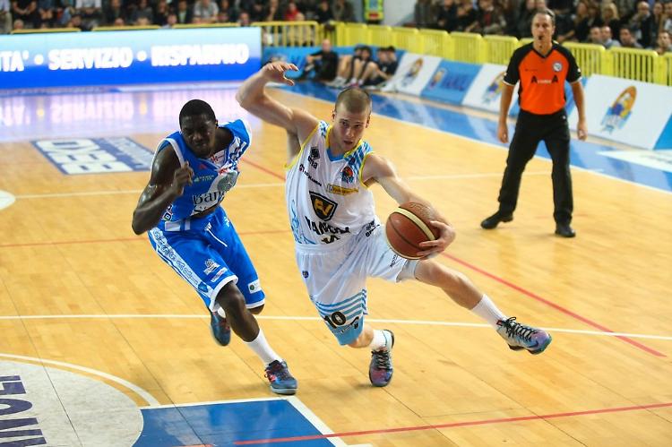 Vanoli, primo hurrà stagionale: Sassari battuto 86-74