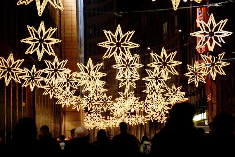 Natale, luminarie senza polemiche