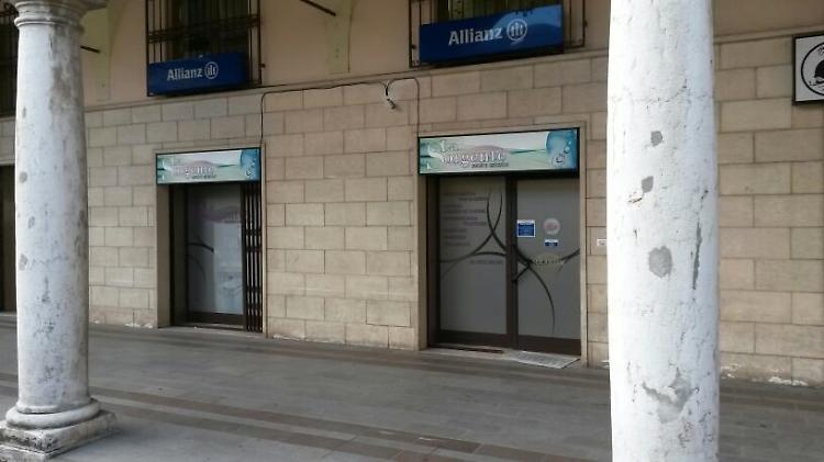 Furto di cosmetici al Centro estetico 'La Sorgente'