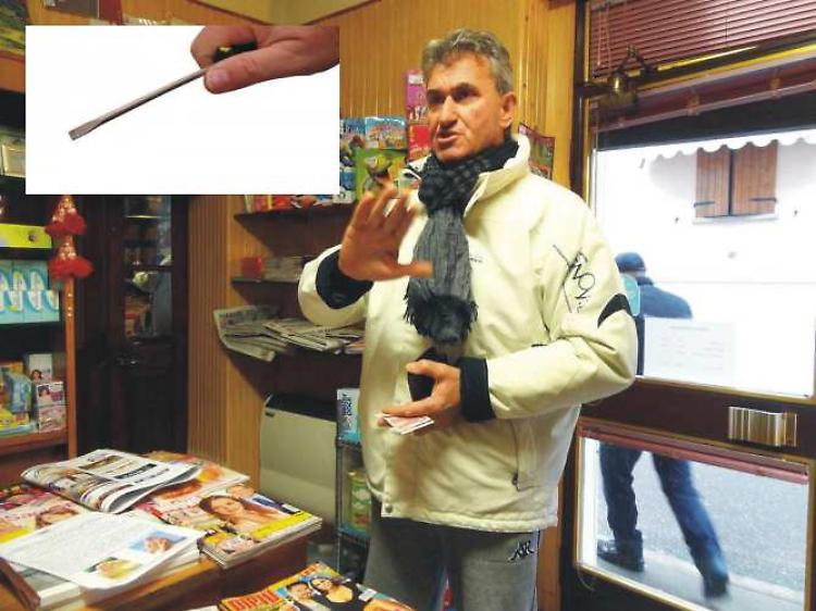 Faccia a faccia con i ladri: "Taci o ti infilzo"