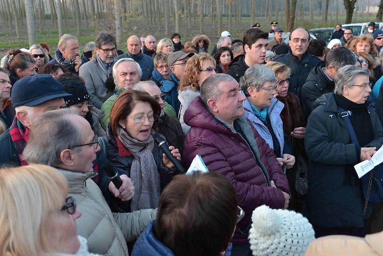 Apparizione mariana: folla di fedeli per il veggente