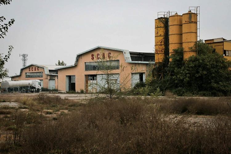 Rubano 11 quintali di ferro, arrestati patteggiano