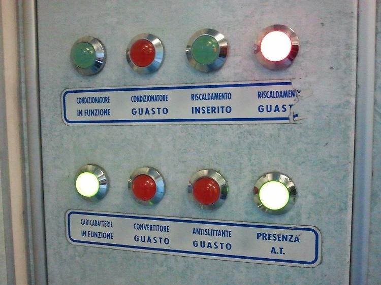 Il pannello del regionale 10456 con il segnale di riscaldamento guasto