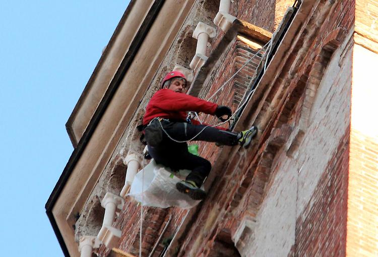 L'uomo ragno ripulisce il Torrazzo