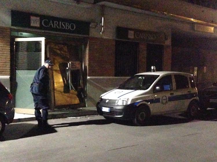 Assalto ai bancomat