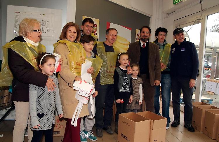 Un gruppo di volontari allo Sma