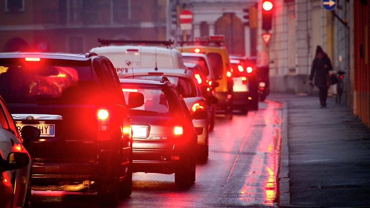 Smog, città piena di polveri. Restrizioni in vista per le auto