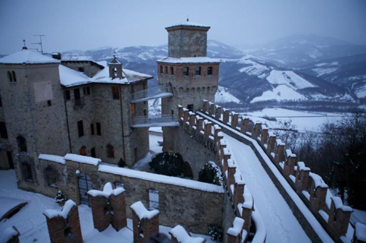 Capodanno tra i magici Castelli del Ducato: cene eleganti, visite a lume di candela tra i manieri