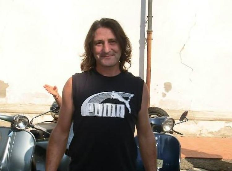 Schianto in Vespa:
morto un 48enne