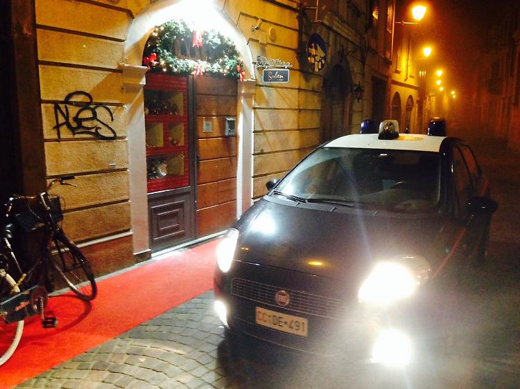 I carabinieri davanti a Ruben Gioielli