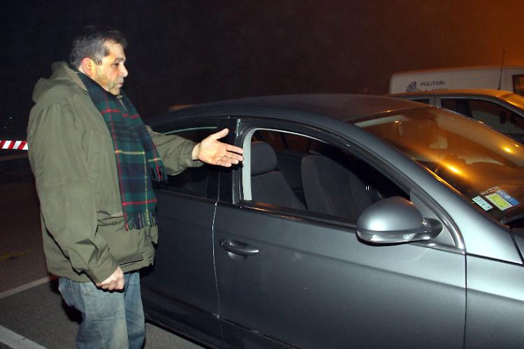 Distrutta sotto casa
l'auto di Beppe Torchio