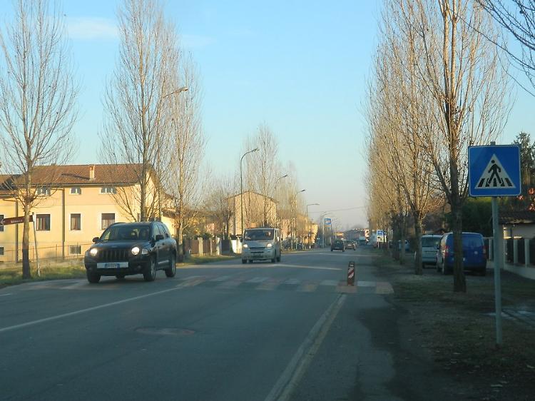 Bus sobbalza sul dosso, cedono le vertebre