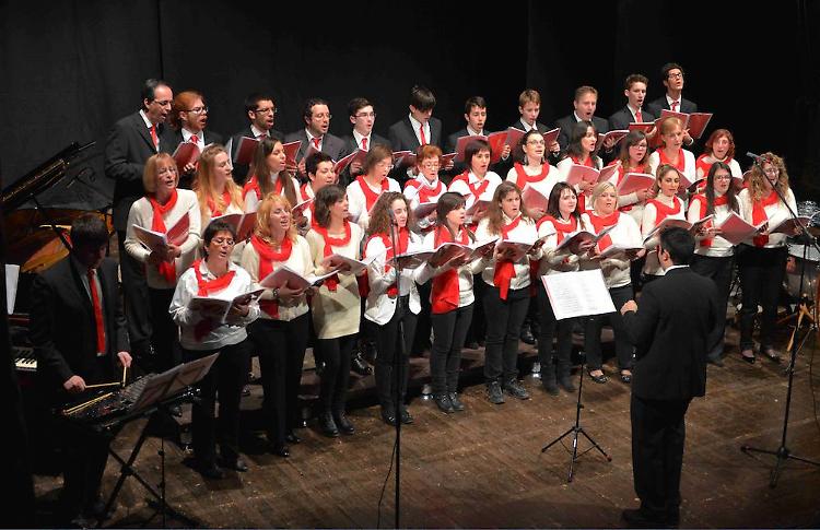 Pieno successo al Comunale per la musica dei Joy Voices