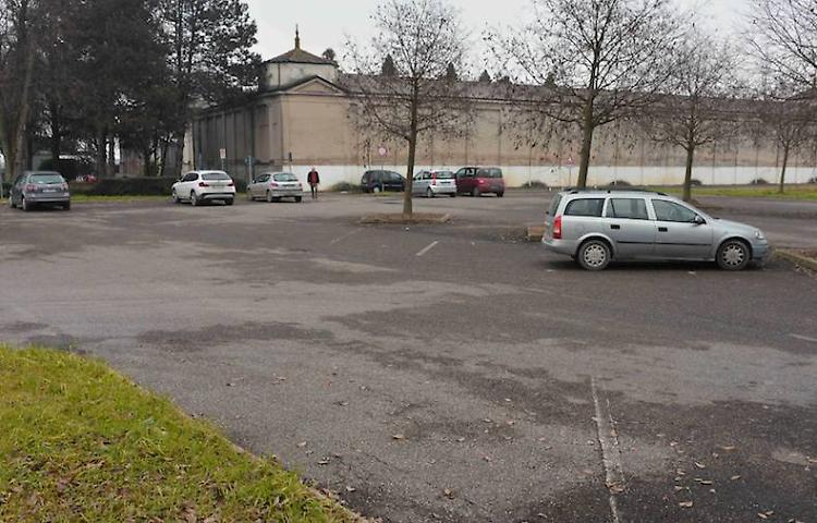 Sfuggono all'agguato dei banditi