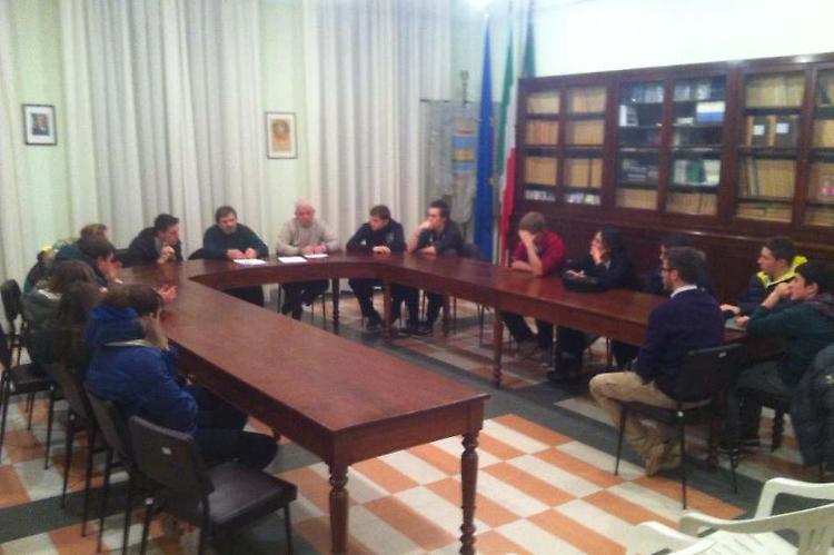I giovani al Comune: "C'è bisogno di una biblioteca"