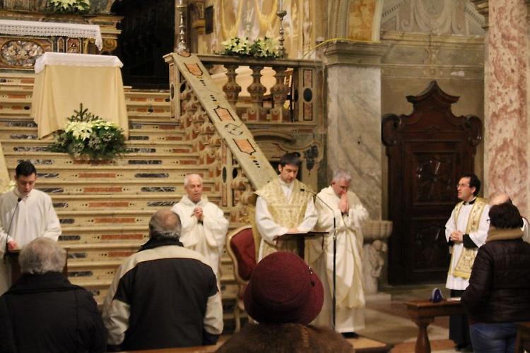 Messa per la beata Quinzani, chiesa vuota e il don sbotta