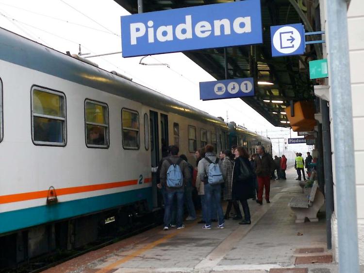 Uomo sotto il treno, ritardi sulla Cremona-Mantova