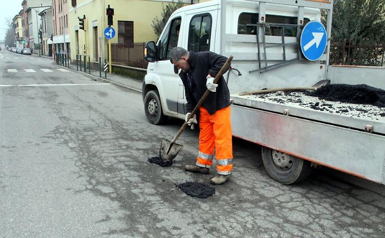 Rattoppi sulle strade di città
e tangenziale presto a nuovo

