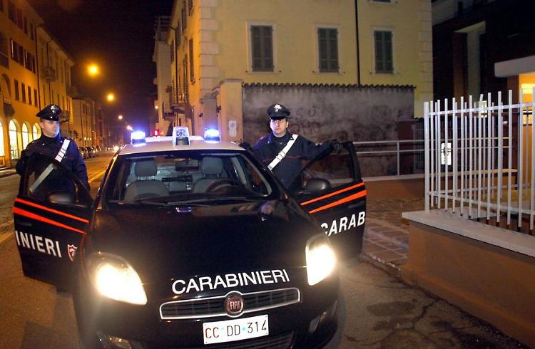 Anziano percosso e derubato in casa, preso uno degli incappucciati