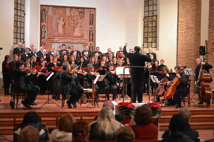 Estudiantina, 'Marino Boni' e Filarmonica di Mantova: successo straordinario