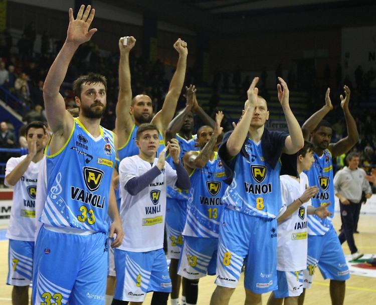 Vanoli batte Sutor 95-90, aggancio riuscito