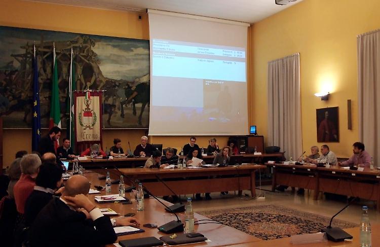 S&igrave; al registro unioni civili
Sel esulta e punge le minoranze