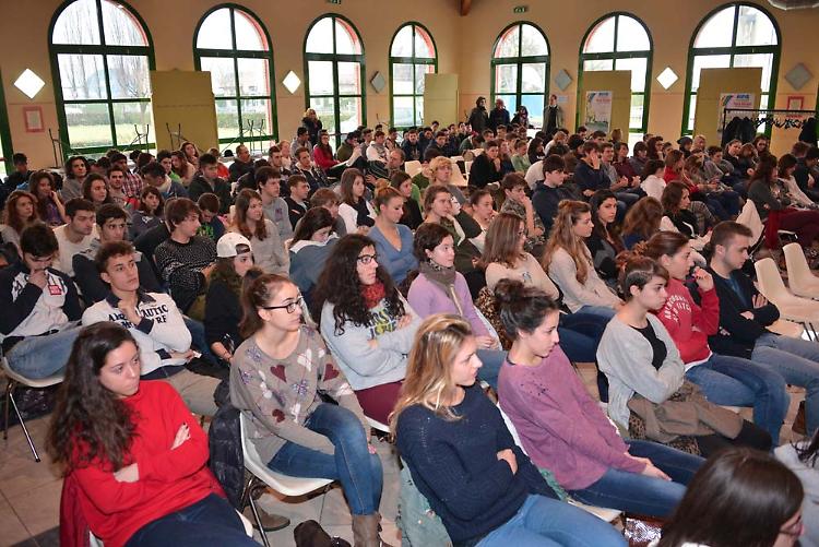 Studenti a scuola di primo soccorso