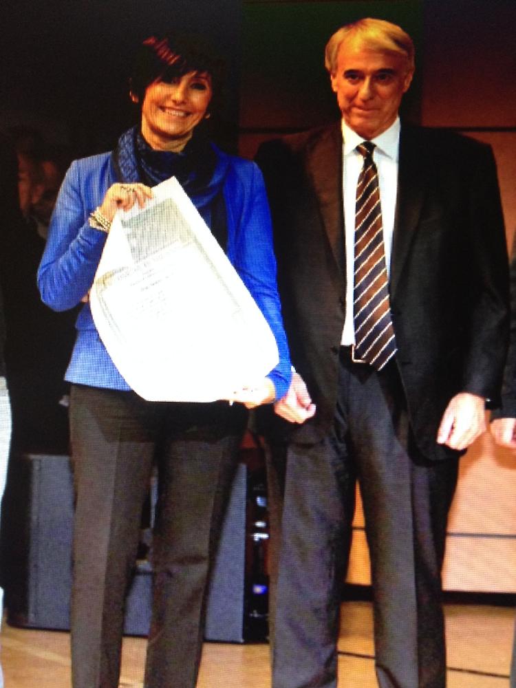 Silvia Bolzoni premiata dal sindaco di Milano Giuliano Pisapia
