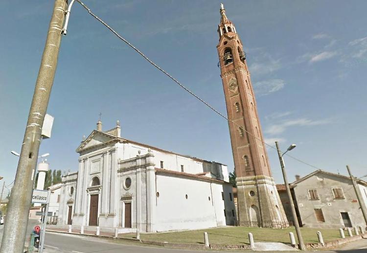 Tetto ko e infiltrazioni, chiusa la parrocchiale