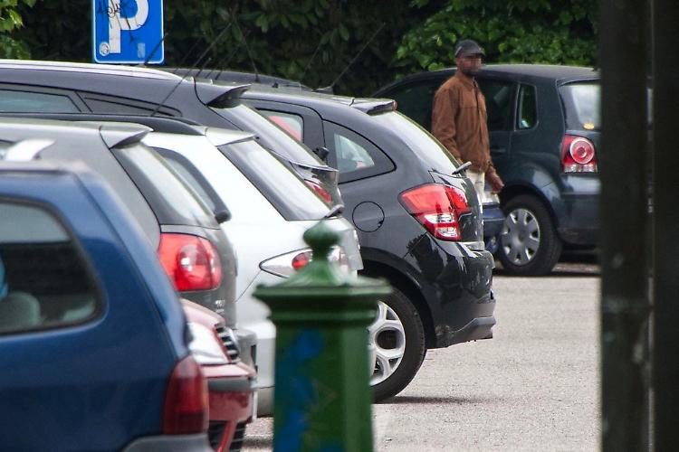 Abusivi e zingari, rabbia: 'Vogliamo agenti in borghese'
