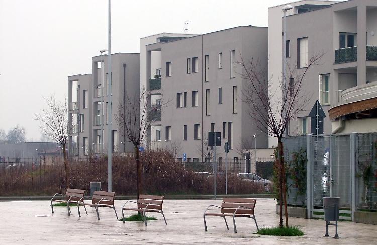 Sabbioni stretti nel cemento
tra Housing ed ex scuola di Cl