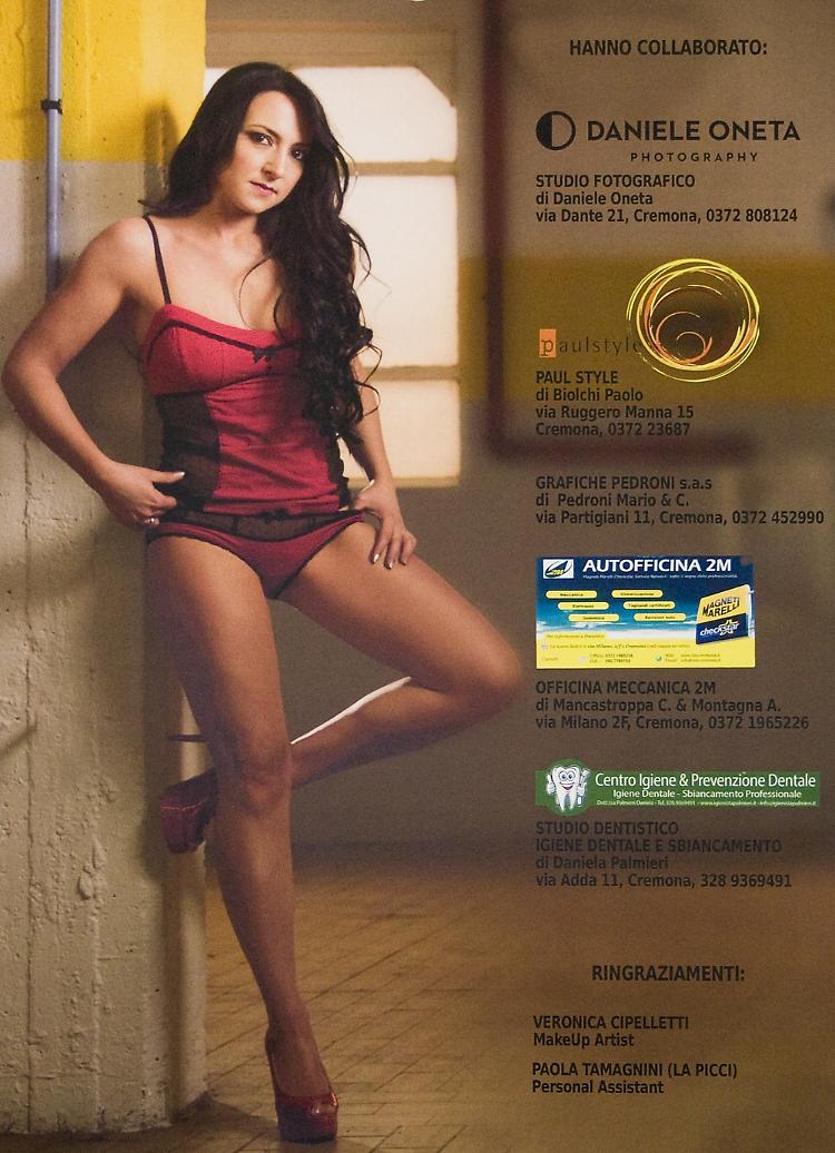Il calendario sexy di Sara in vendita in tabaccheria