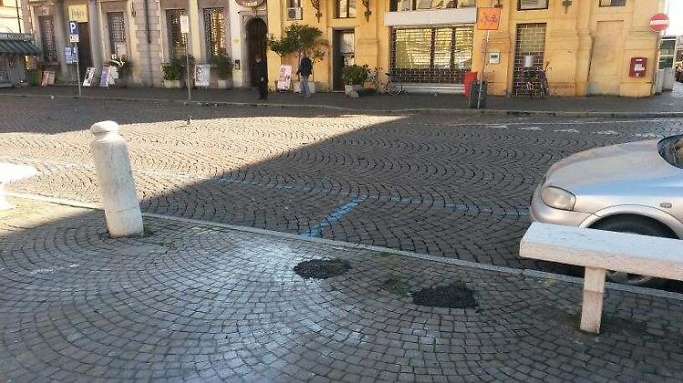 Danni con l'auto ai paracarri, l'autore è locale