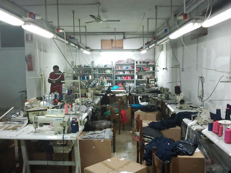 Lavoratori in nero, nei guai laboratori tessili cinesi
